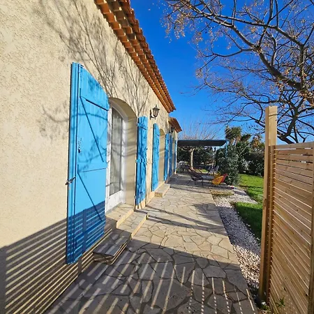 Typique Entre Terre Et Villa *