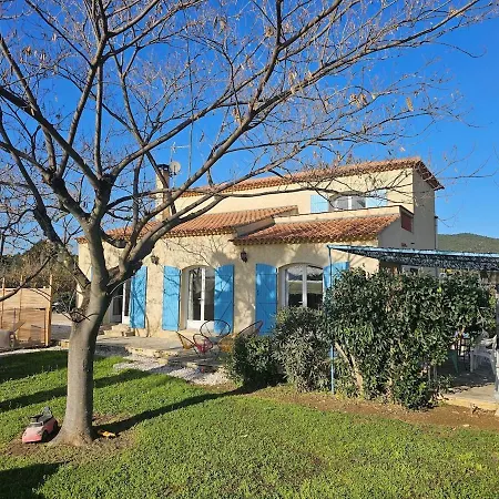 Typique Entre Terre Et