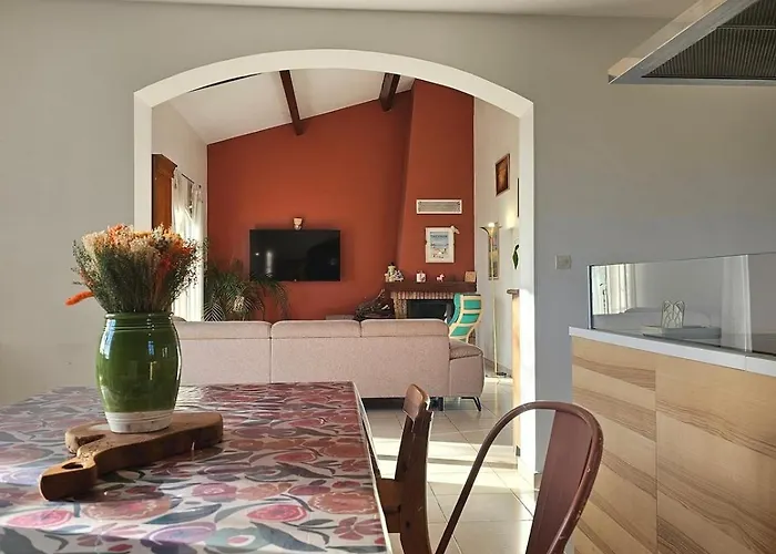 Typique Entre Terre Et Villa Hyères