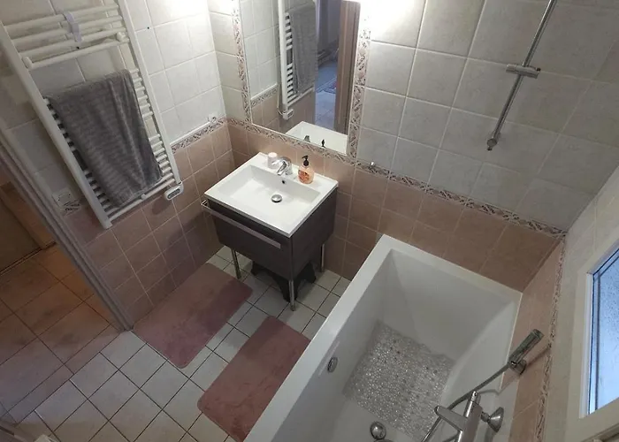 Typique Entre Terre Et *