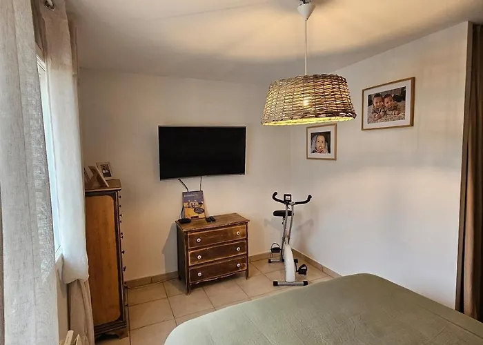 Typique Entre Terre Et Villa