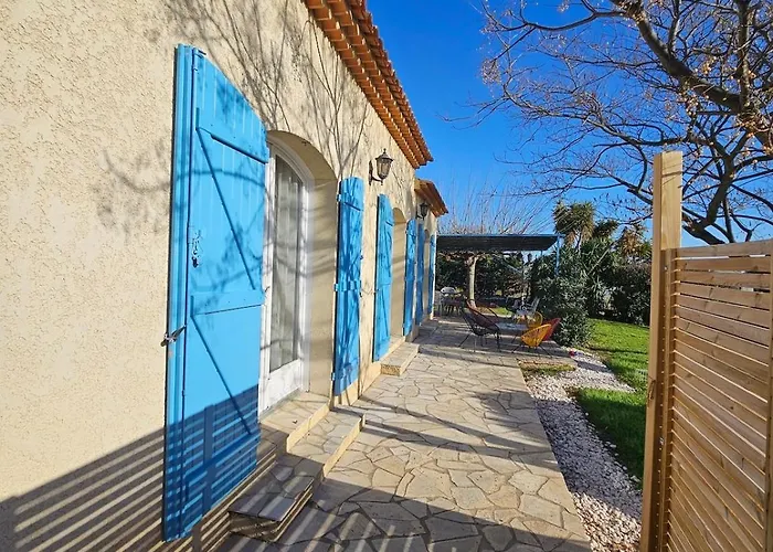 Typique Entre Terre Et Villa *