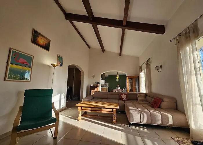 Villa Typique Entre Terre Et