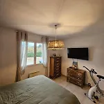 Villa Typique Entre Terre Et