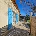 Typique Entre Terre Et Vila *